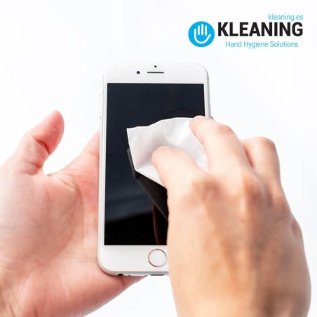 Pulizia del telefono cellulare con salviette alcoliche